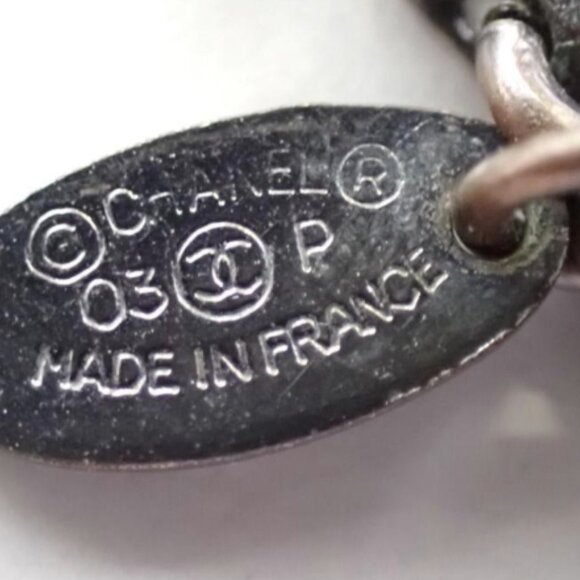 Chanel 2003 EUC vintage silver chain with white medallion CC skull bones - Picture 4 of 4